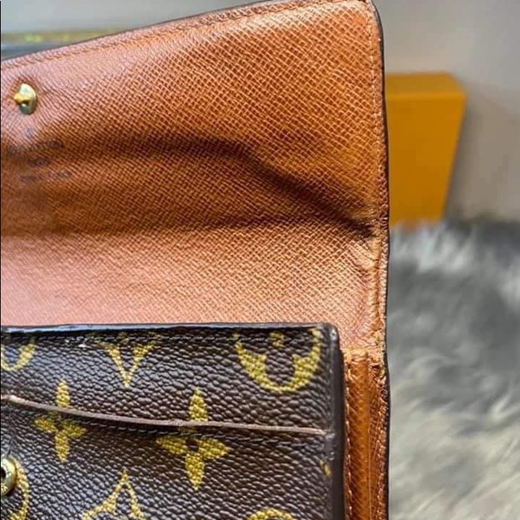 Authentic Louis Vuitton Monogram Sarah Wallet - Picture 9 of 12